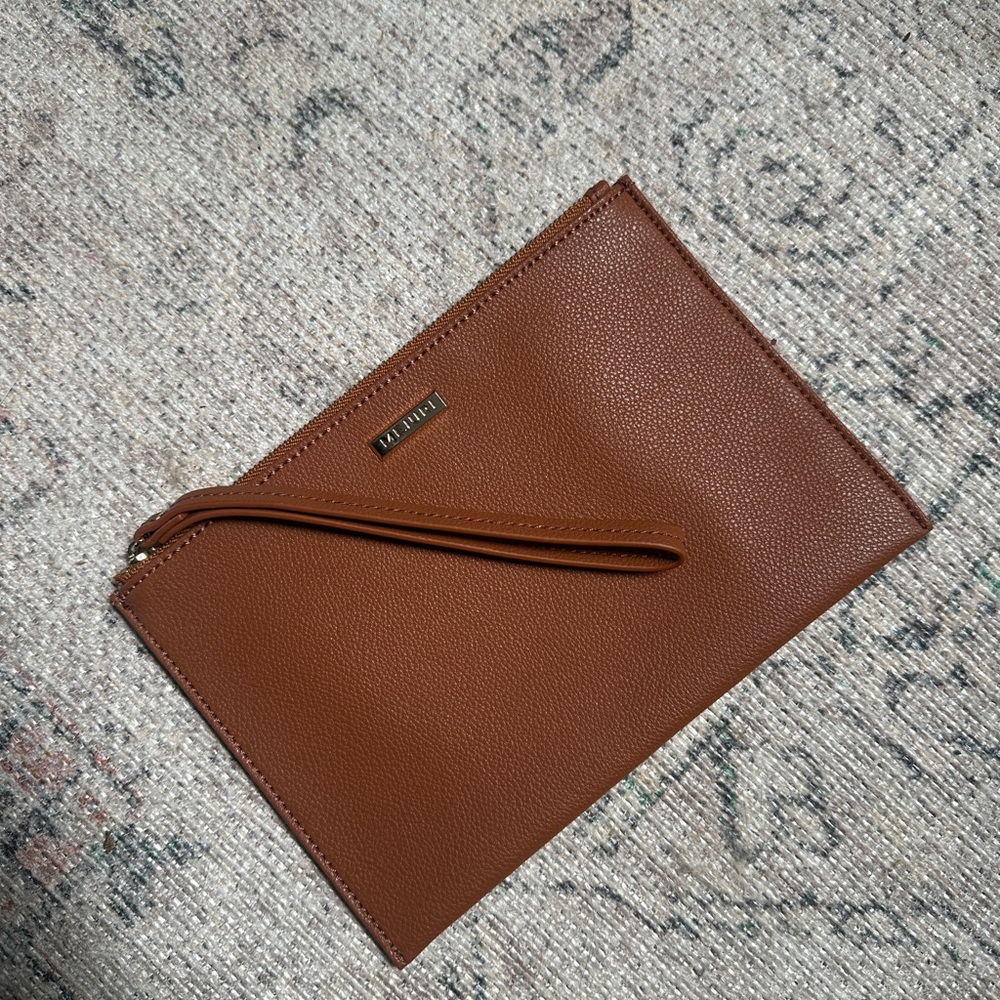 Mejuri Leather Clutch in Camel